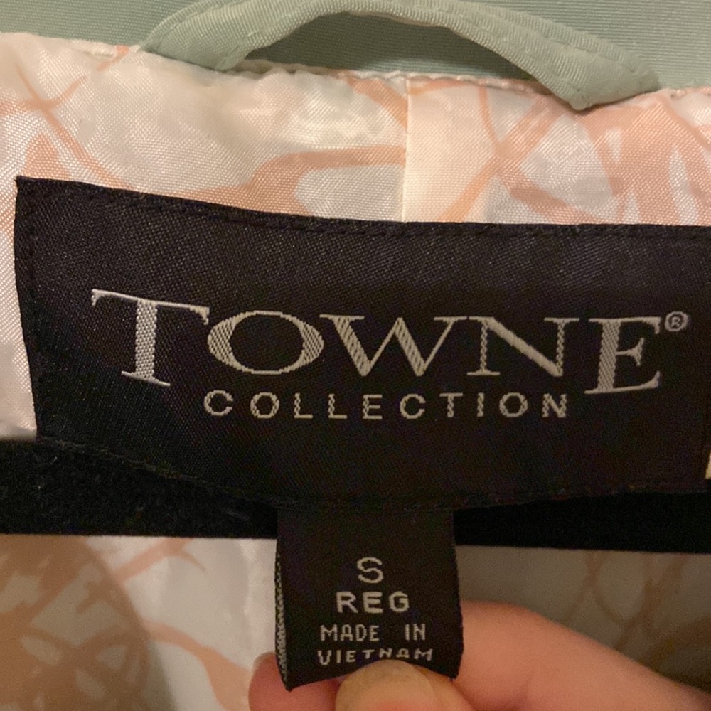 Towne Collection Green Jacket - Picture 2 of 4